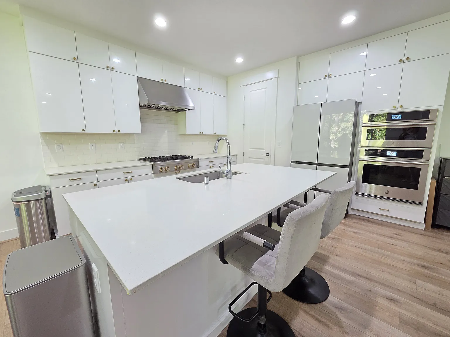 5 bed, 3.5 bath, 2760 sqft, $5,000 — Photo 4