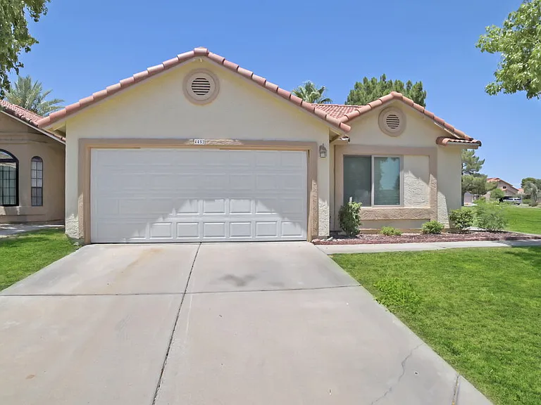 4452 E Wildwood Dr — Photo 1