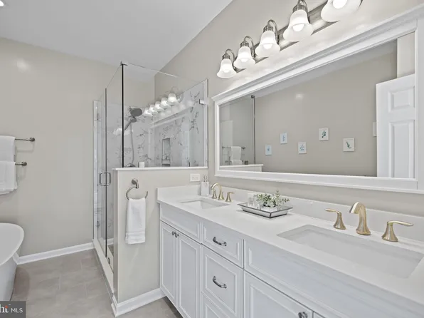 5318 Chieftain Cir, Alexandria, VA 22312