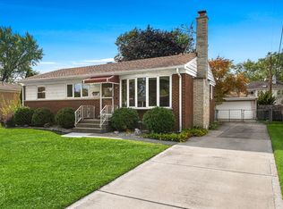 1102 S Birch Dr, Mount Prospect, IL