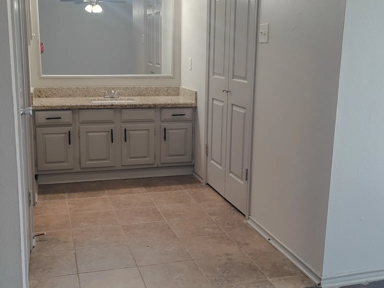 1 bed, 1072 sqft, $875 — Photo 1