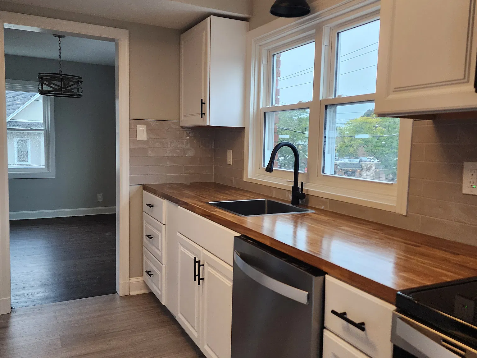 1 bed, 975 sqft, $2,450 — Photo 3