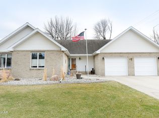 297 Grassy Hills Ln, Grand Forks, ND 58201