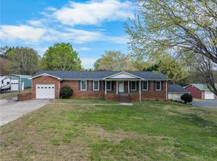 2906 Leonard Rd, Lexington, NC 27295