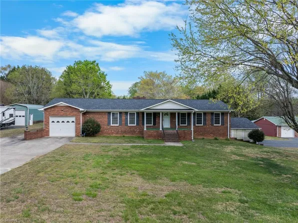 2906 Leonard Rd, Lexington, NC 27295