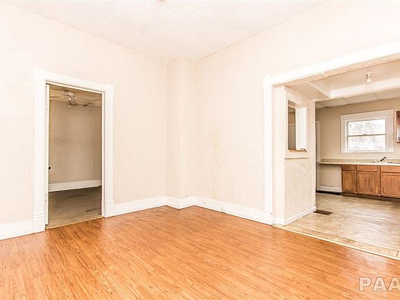 3rd image of 1822 N Peoria Ave