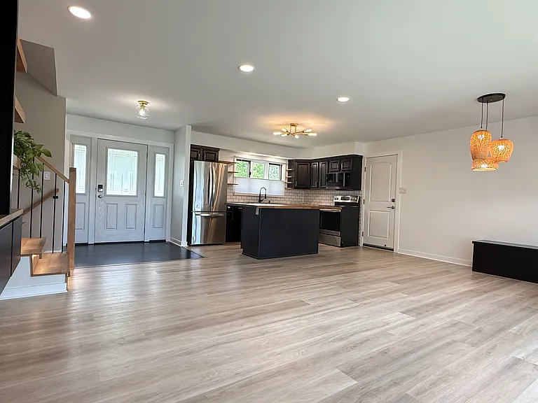 2305 N Williamsburg St — Photo 6
