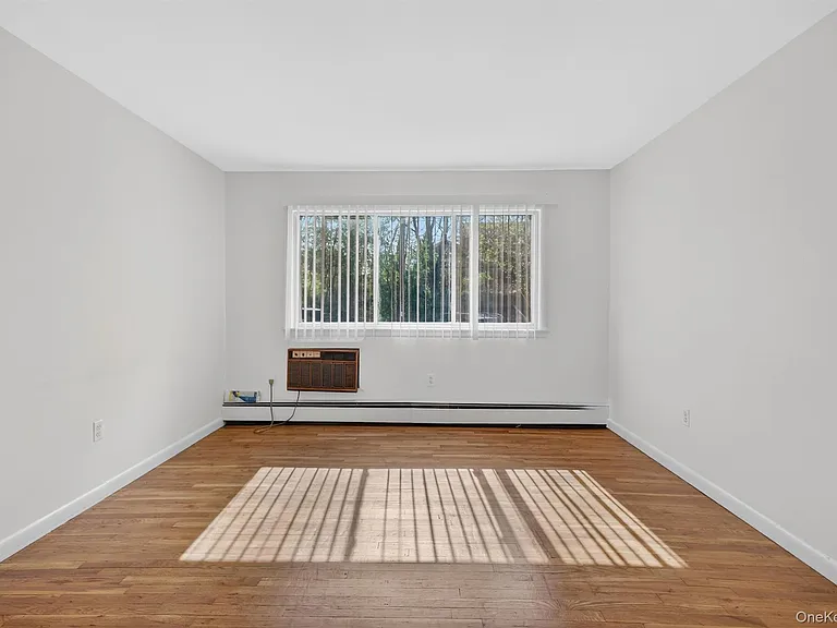 810 Blooming Grove Tpke #60 — Photo 4