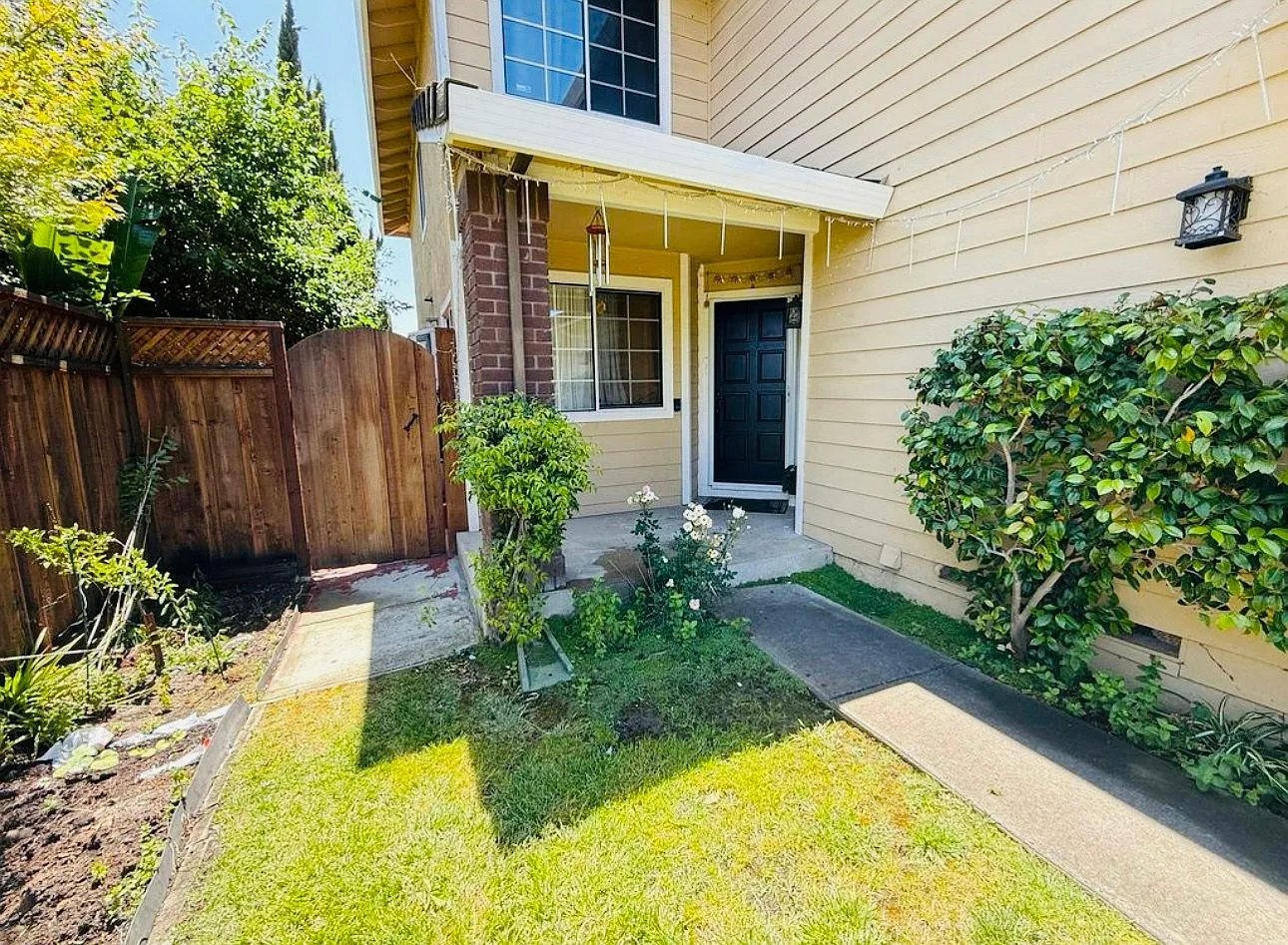 4122 Bell Common — Photo 2