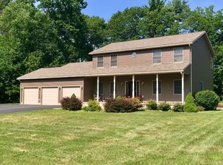 116 Meadowview Ln, Amsterdam, NY 12010