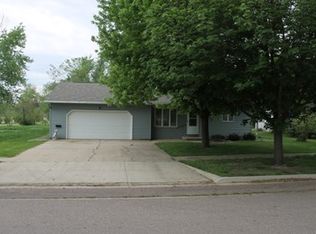 109 E Harris Ave, George, IA 51237