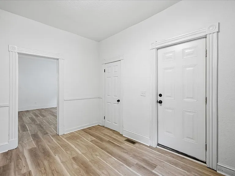 322 Florida Ave — Photo 12