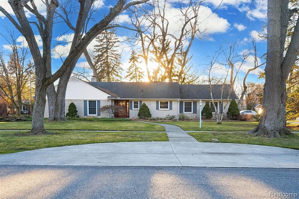 18455 Riverside Dr, Beverly Hills, MI 48025 Zillow