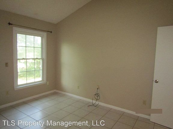 4th image of 105 E Kingswood Dr #1