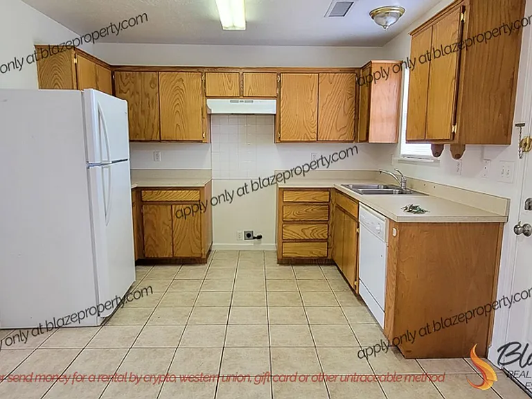 3132 Walnut St — Photo 5
