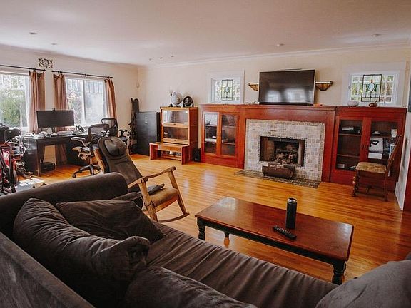 3rd image of 3618 Ocean View Ave