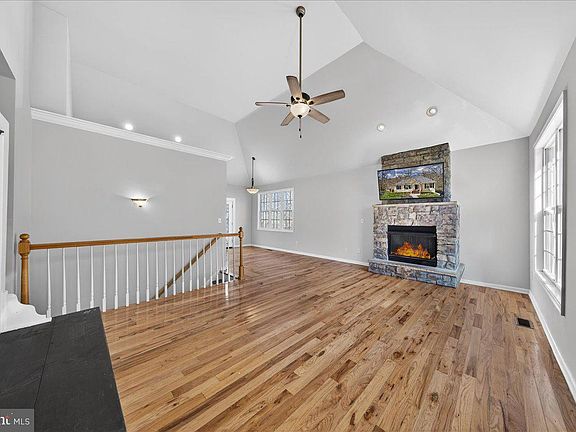 3rd image of 18 Chickasaw Pl