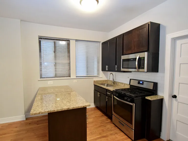 3828 N Clark St #1F — Photo 3