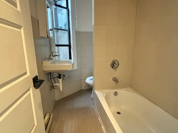 484 Mercer Street image 4 of 7