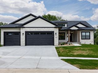 814 Rogers Ln, Center Point, IA 52213