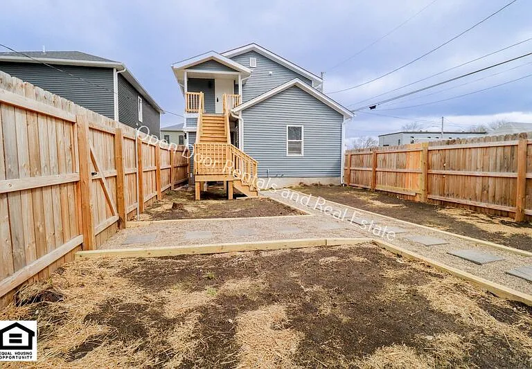 417 W 4th St #100 — Photo 12