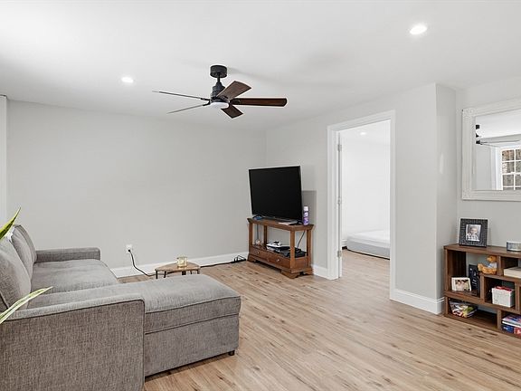 5th image of 46 Smith St