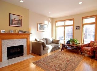 2104 W Division St APT 1, Chicago, IL 60622
