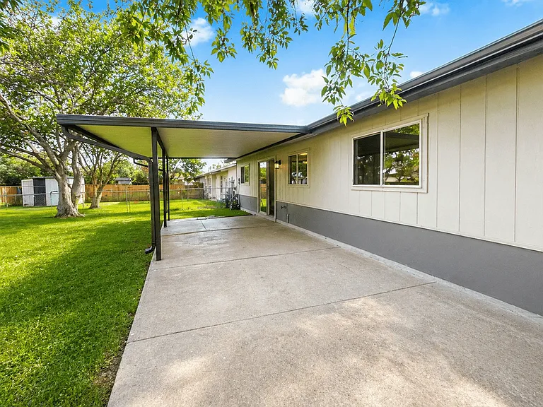 9006 Bowline St — Photo 18