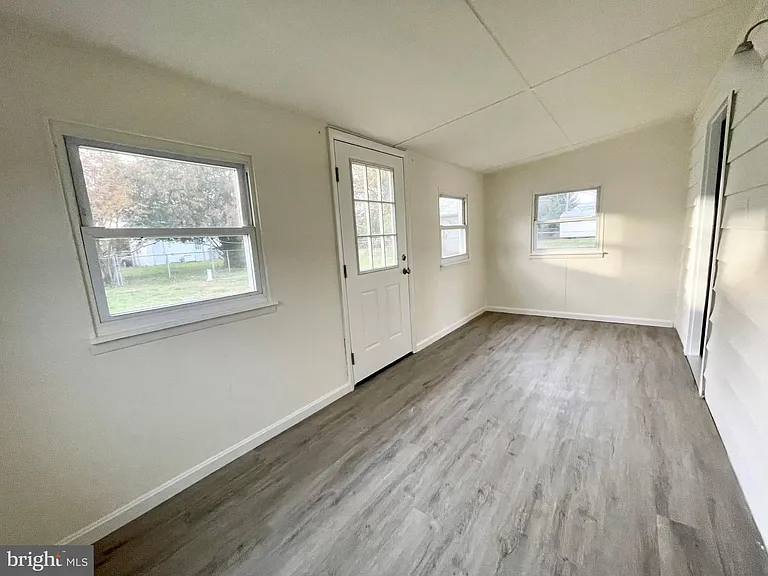 1416 S Governors Ave — Photo 13