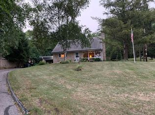 W232S2492 Salter Dr, Waukesha, WI 53186