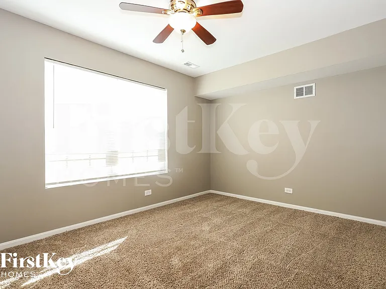 1102 Shoreland Ct — Photo 9