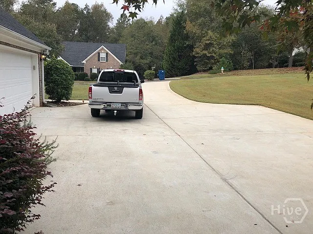225 Lexington Cir — Photo 4