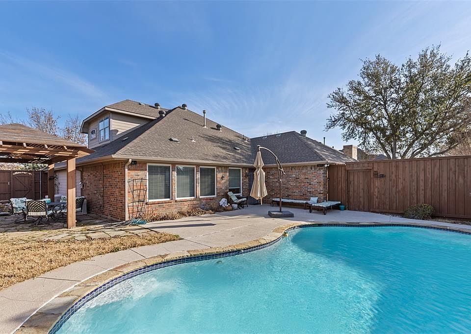 1st image of 10613 Sweetwater Dr