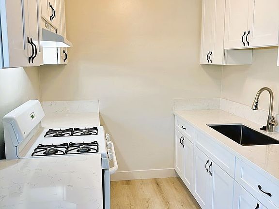 4th image of 1222 W Brook St #F