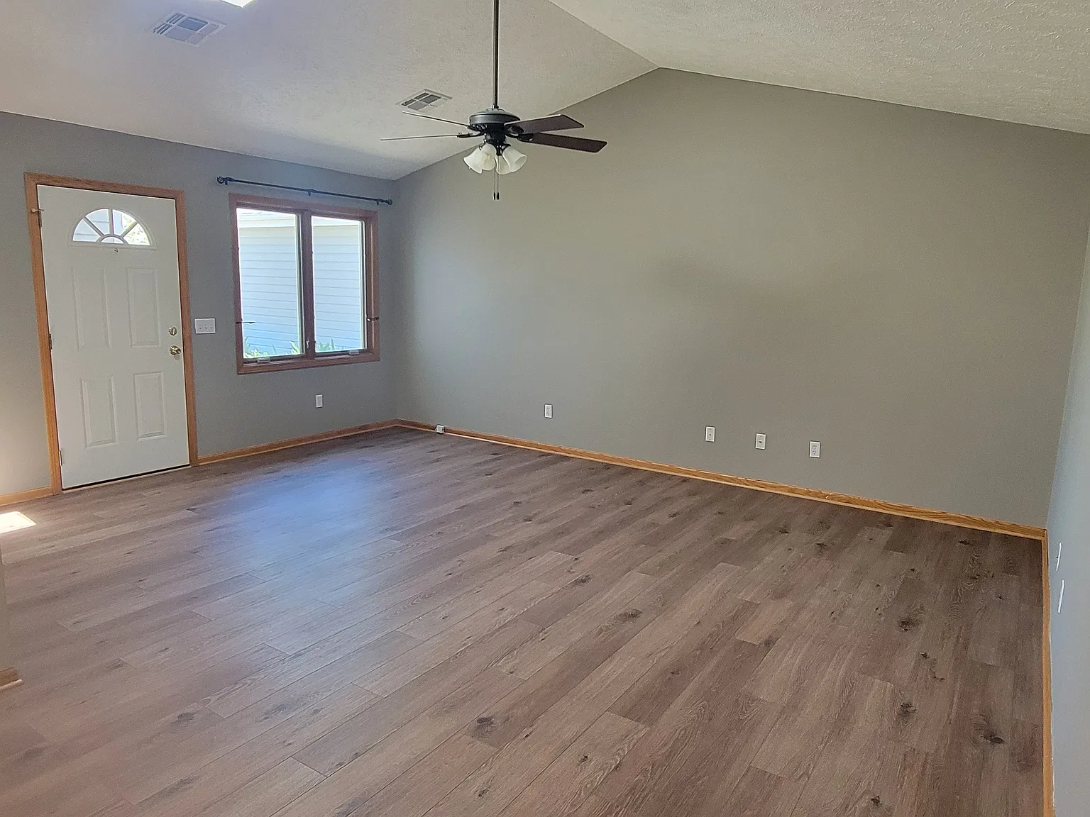 2 bed, 1121 sqft, $1,550 — Photo 2