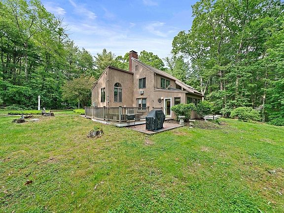 4th image of 575 First Parish Rd