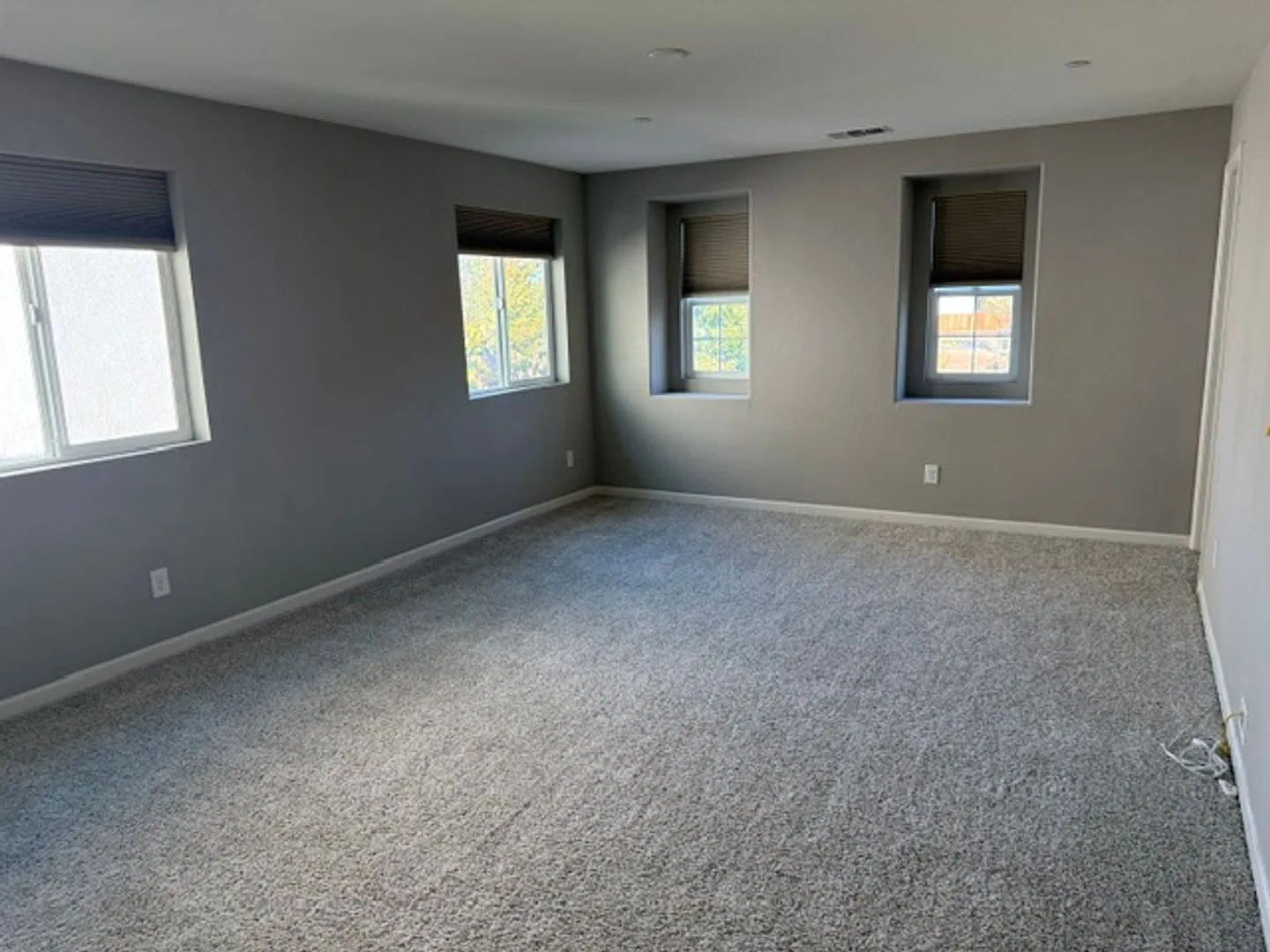 5 Bedroom House in Natomas! — Photo 3