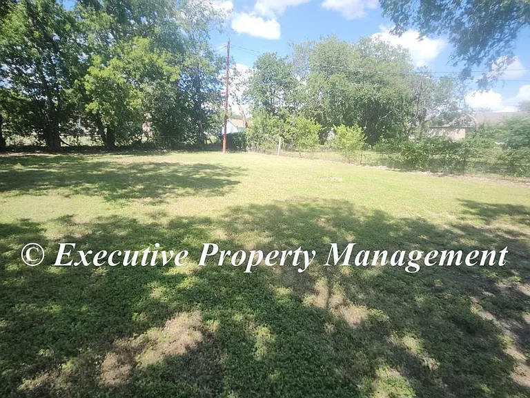 504 W Avenue A — Photo 11