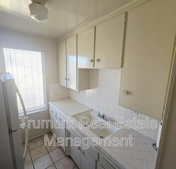 4619 Lexington Ave #5 — Photo 3