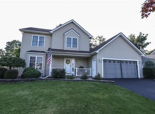 53 Winter Hazel Ct, Gates, NY 14606