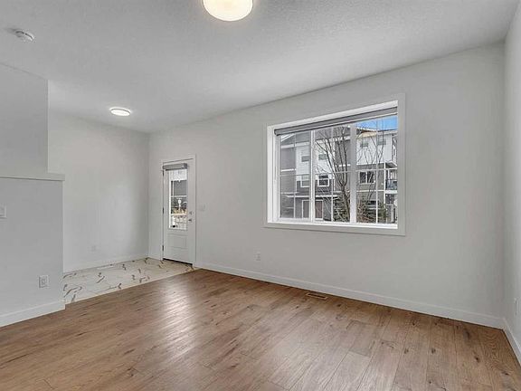 4th image of 103 W Cornerstone Path NE