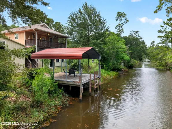 6079 4th St, Bay Saint Louis, MS 39520
