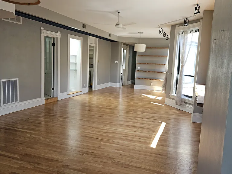 1127 W Madison St — Photo 3