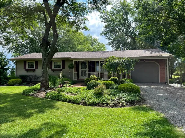 222 N Liberty Rd, Grove City, PA 16127