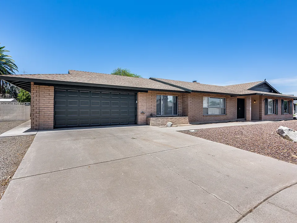 4402 W El Camino Dr