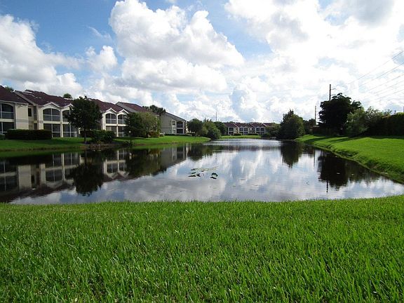 2nd image of 815 W Boynton Beach Boulevard #5-205