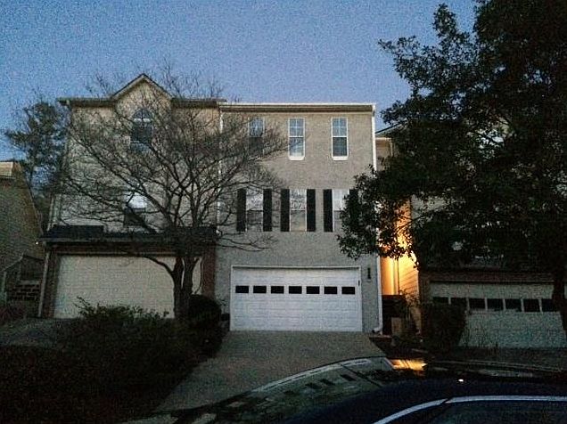 2nd image of 925 Edgewater Cir