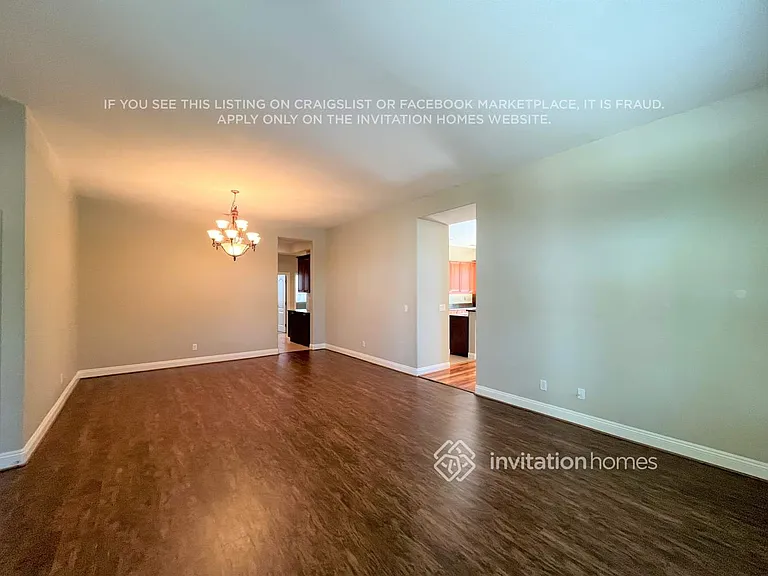 1118 Lawrence Ln — Photo 2