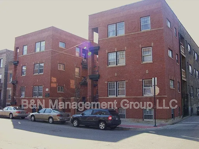 1063 W Dakin St #1 — Photo 13