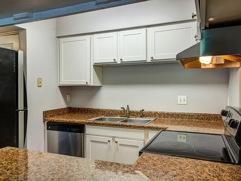 Woodberry Apartments — Photo 6